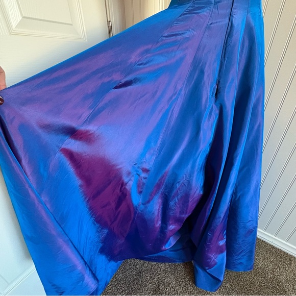 NWT Exquisite Blue and Purple Iridescent Taffeta Formal Floor Length Gown sz 4 - Picture 8 of 12